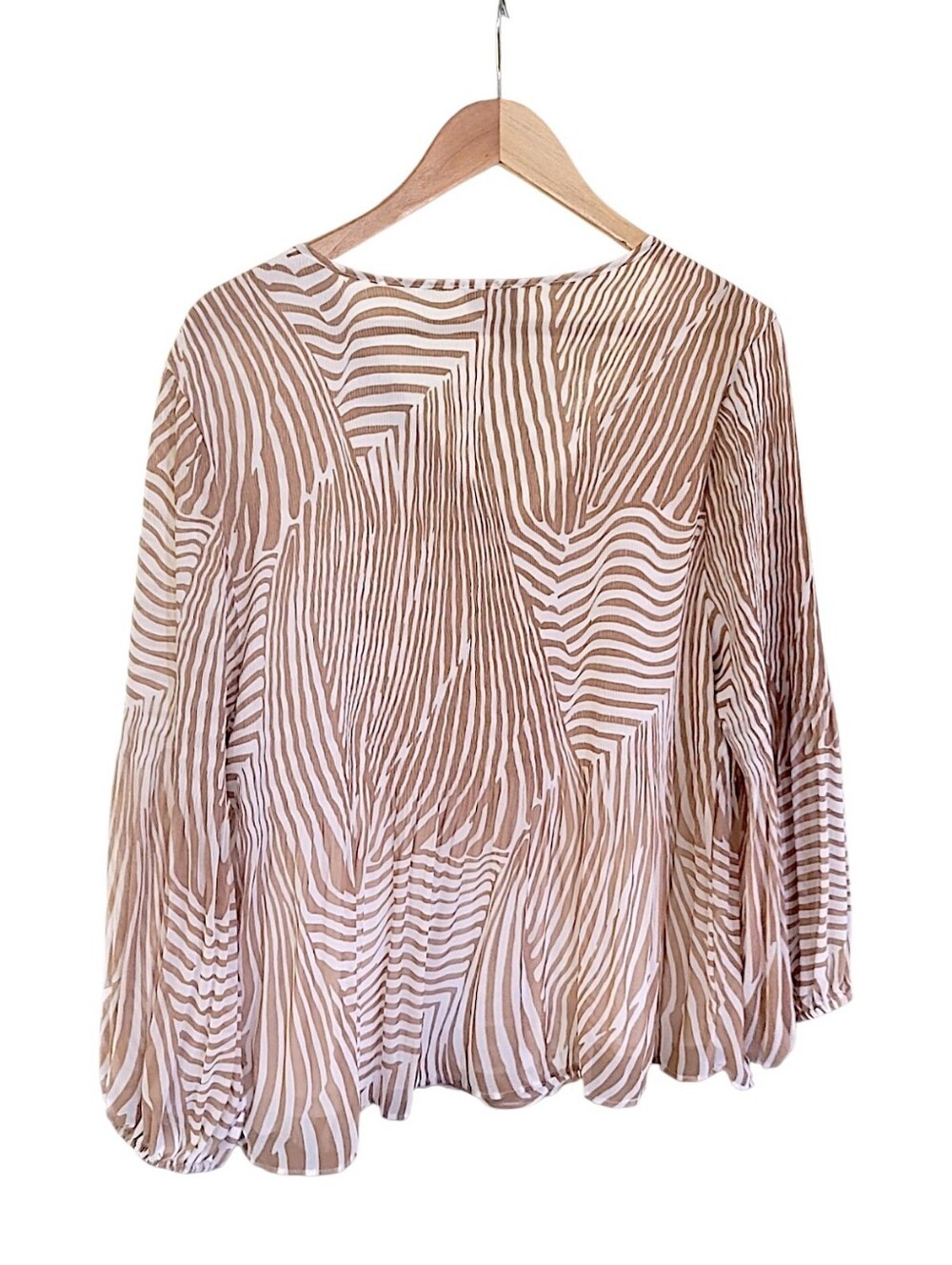 CHICOS, SIZE 2, ANIMAL PRINT, FLOWING, 3/4 SLEEVE TAN & WHITE ZEBRA BLOUSE, NW - Picture 2 of 5